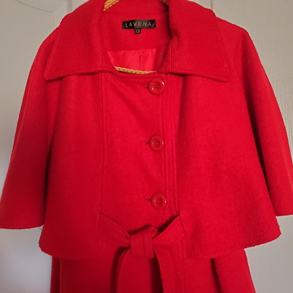 Red Capelet - Picture 2 of 13